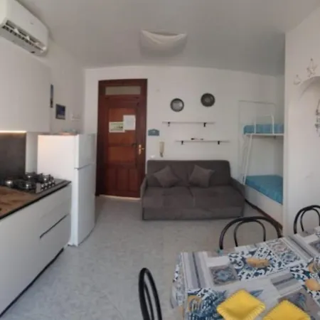 Casa Angolo Di Mare Tatil Evi *